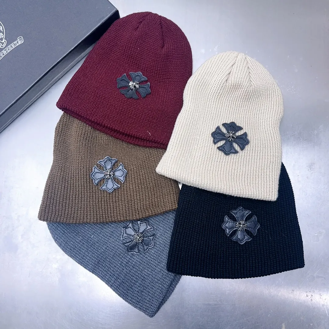 🆕Cro heart hooded knitted hat